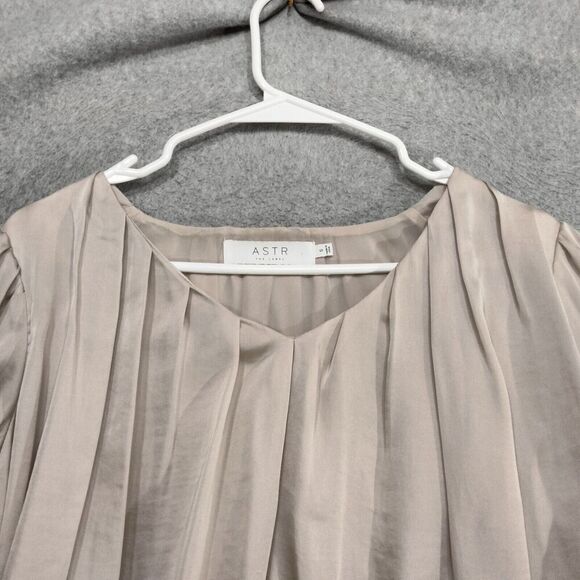 ASTR Blouse Wmns Small Champagne Blouson Bubble Hem Pleated Short Sleeve Lined - Picture 2 of 13